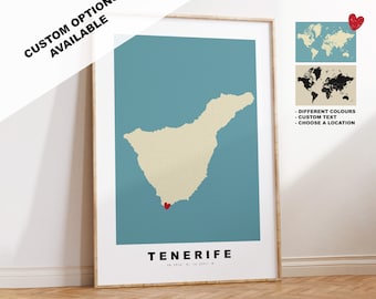 Pode incluir: Um mapa imprimível de Tenerife, uma ilha das Canárias, com um coração vermelho marcando uma localização. O mapa está sobre um fundo azul com a palavra "Tenerife" e as coordenadas impressas abaixo. O texto "Opções personalizadas disponíveis" está no canto superior esquerdo da imagem.