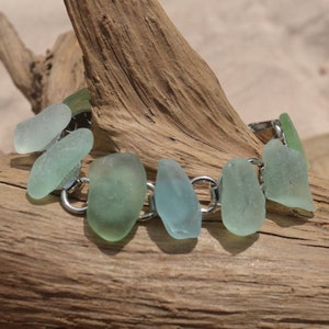 Magnifique bracelet en verre de mer turquoise et écume de mer