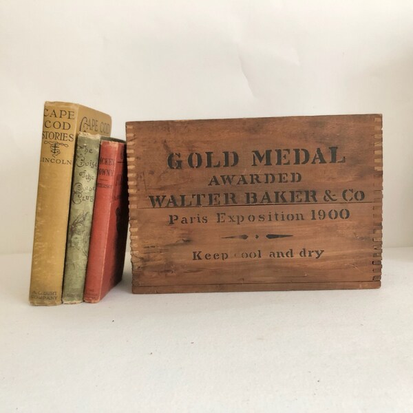 Vintage Walter Baker & Co. Box - Finger Joint Wood Shipping Coca Small Crate - Gold Medal Awarded Walter Baker Co. Paris Exposition //LN1