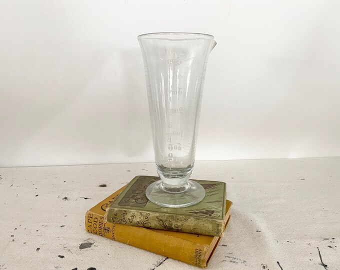 Etched Graduated Beaker Vintage Large Size 16 OZ. Etched Glass Beaker