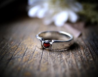 Thick Rugged 925 Sterling Silver Ring Band Red Garnet Size 7.5