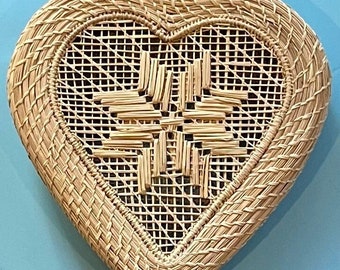 Iraca Palm Vintage Hand Woven Colombian Heart  Box