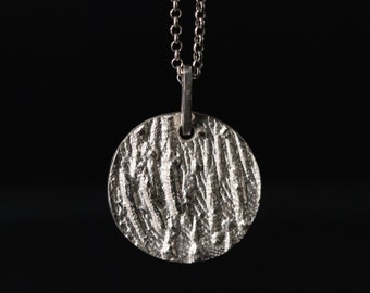 Pendentif plaque signalétique en argent 925 aux formes naturelles - collier personnalisable - disquette de gravure personnalisée