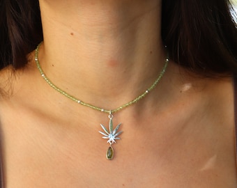 Hemp necklace with Tourmaline and Peridot thread, in silver - floral - Hemp leaf pendant - green necklace