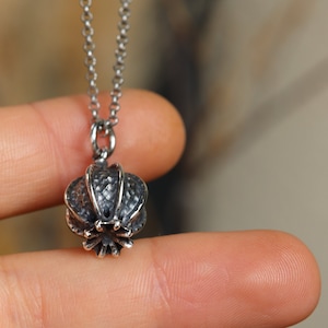 Opium Necklace - Etsy