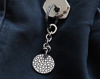 Customizable keychain with sterling silver engraving - handmade keychain with manta texture - unisex keychain