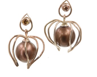 Alchechengi earrings, in white gold, Chocolate pearls and brown diamonds - handcrafted with natural inspiration