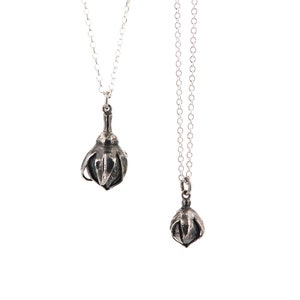 Oxidized 925 sterling silver closed rosebud pendant - Handcrafted floral jewel - No nickel - Light and elegant