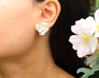 Rosebud earrings in 925 sterling silver - floral jewels - pin and butterfly closure - minimal roses - no nickel