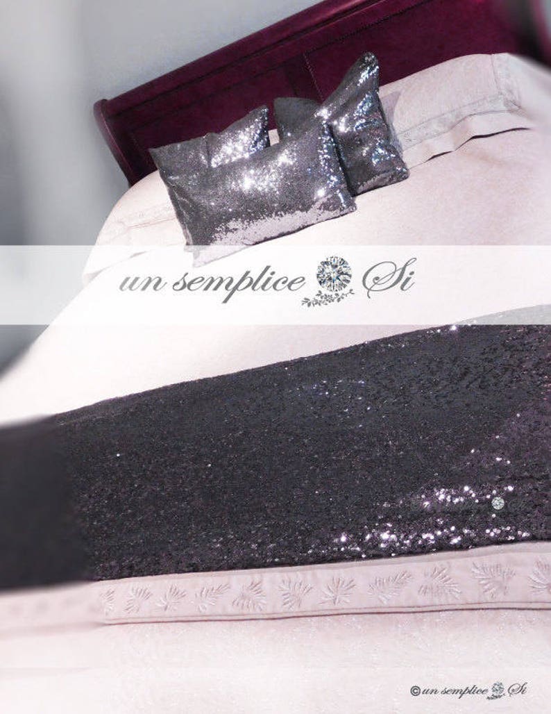 bed runner and pillow set