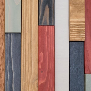 Detail image showing the colour and the beauty of the grain of the wood pieces that are part of this abstract painting on wood. The colours I have used are blue-grey, red, white, warm grey and oak.