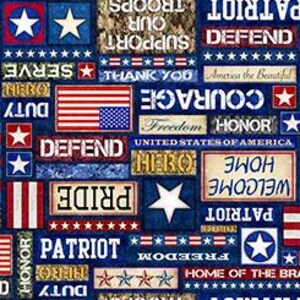 ¡NUEVO! Media yarda - Texto militar patriota de Quilting Treasures - EE. UU., frases patrióticas de veteranos militares estadounidenses, telas Quilts of Valor