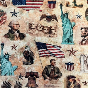 NEU! Half Yard - American Spirit Vignettes auf hellbraunem Quilting Treasures USA Wahrzeichen FDR Amerika Patchwork Quilts of Valor Baumwollstoff