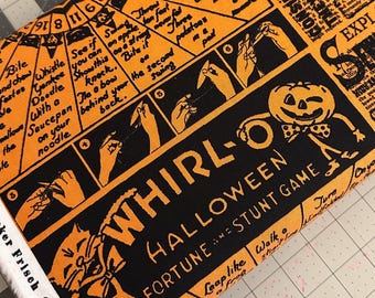 Half Yard - Scary Scraps Halloween Spiel Texte auf Schwarz Orange von Riley Blake - Retro Vintage Halloween J Wecker Frisch Baumwollstoff