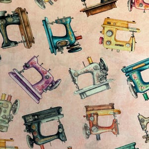 Un demi-mètre - Machines à coudre vintage In Stitches mélangées sur rose clair par Quilting Treasures - Tissu en coton FREESHIP90