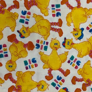 Tela de algodón de media yarda con diseño de pájaro grande de Barrio Sésamo sobre fondo blanco, de Quilting Treasures, para niños, con marionetas de la serie de dibujos animados, envío gratuito a 90 dólares.