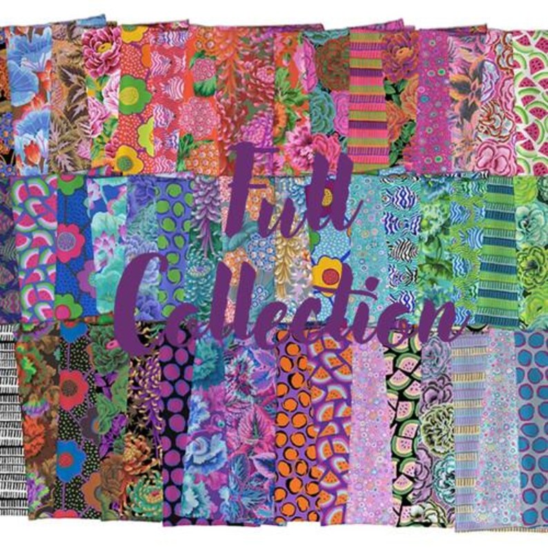 K&ouml;nnte beinhalten: Eine lebendige Sammlung von Stoffen mit Mustern in verschiedenen Farben, darunter Pink, Orange, Blau und Gr&uuml;n. Die Stoffe weisen florale, geometrische und Fruchtmuster auf. Der Text "Full Collection" ist in lila Schrift &uuml;berlagert.