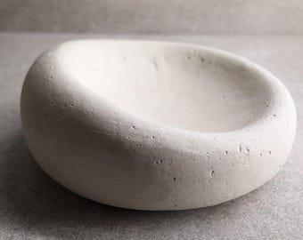 Organische Betonschale - Asymmetrische Catchall Schmuckschale