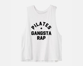 Camiseta corta de tirantes de Pilates + Gangsta Rap - Camiseta de entrenamiento para mujer
