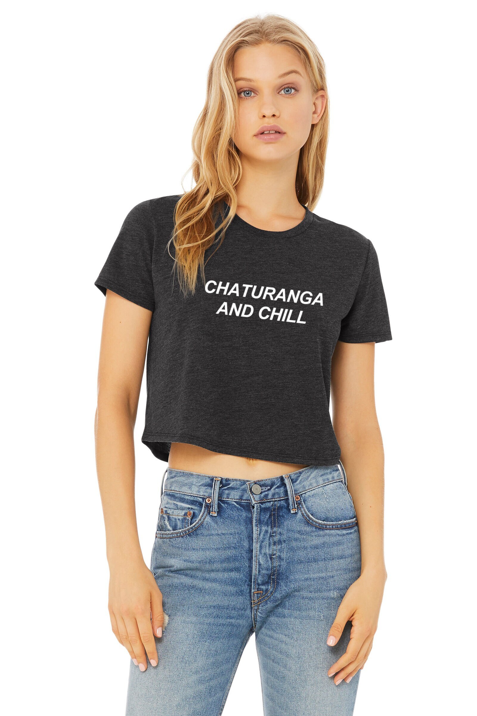 T-SHIRT YOGA CROPPED - CHATURANGA AND CHILL - ama.me