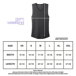 The image is a size chart for a gym weekend apparel, providing measurements in inches for different sizes (XS, S, M, L, XL, and XXL). The chart includes a table with width measurements ranging from 15 to 27 inches and a corresponding length ranging from 24 to 36 inches. The chart also provides instructions on how to measure the waist and chest for accurate size determination.