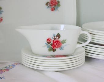 Vintage 70s JAJ Pyrex 'cottage rose' gravy boat