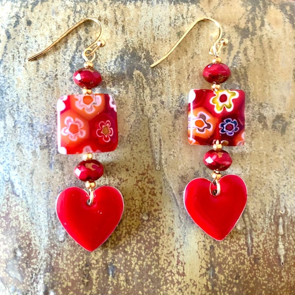 Boucles d'oreilles pompier coeur rouge avec perles de fleurs de Murano Mille Fiori