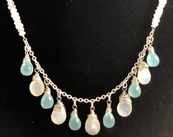Collar de piedra lunar con calcedonia envuelta en alambre y piedra de luna lágrima gota colgantes / joyería de piedra preciosa genuina