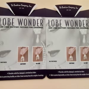 Puede incluir: Dos tarjetas blancas y moradas con el texto "LOBE WONDER EAR LOBE SUPPORT PATCHES FOR EARRINGS" y una imagen de la oreja de una mujer antes y después de usar el producto. El texto también dice "60 PATCHES".