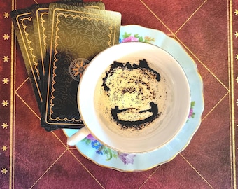 Una versión diferente de la Grim Teacup. El que tiene el poder de vencer al Señor Oscuro se acerca.