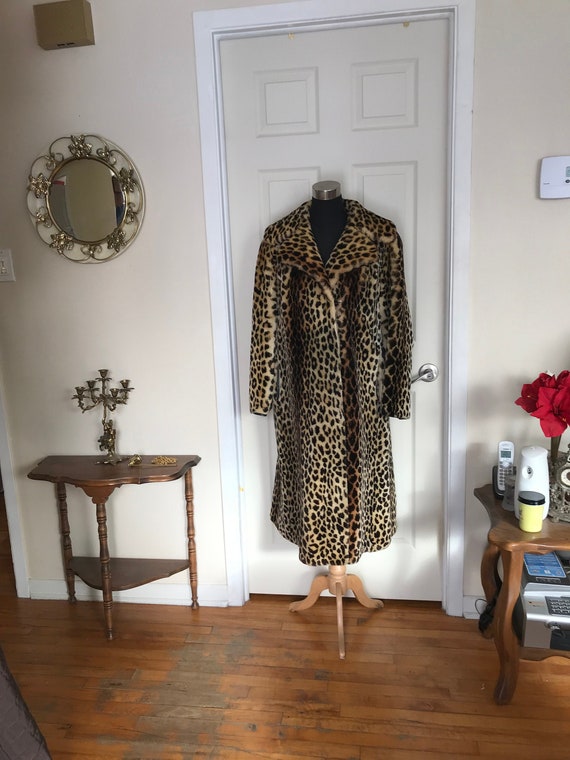 PETITE Faux Fur Coat #fur#coat#faux  Petite faux fur coat, Fur coat,  Vintage faux fur coat