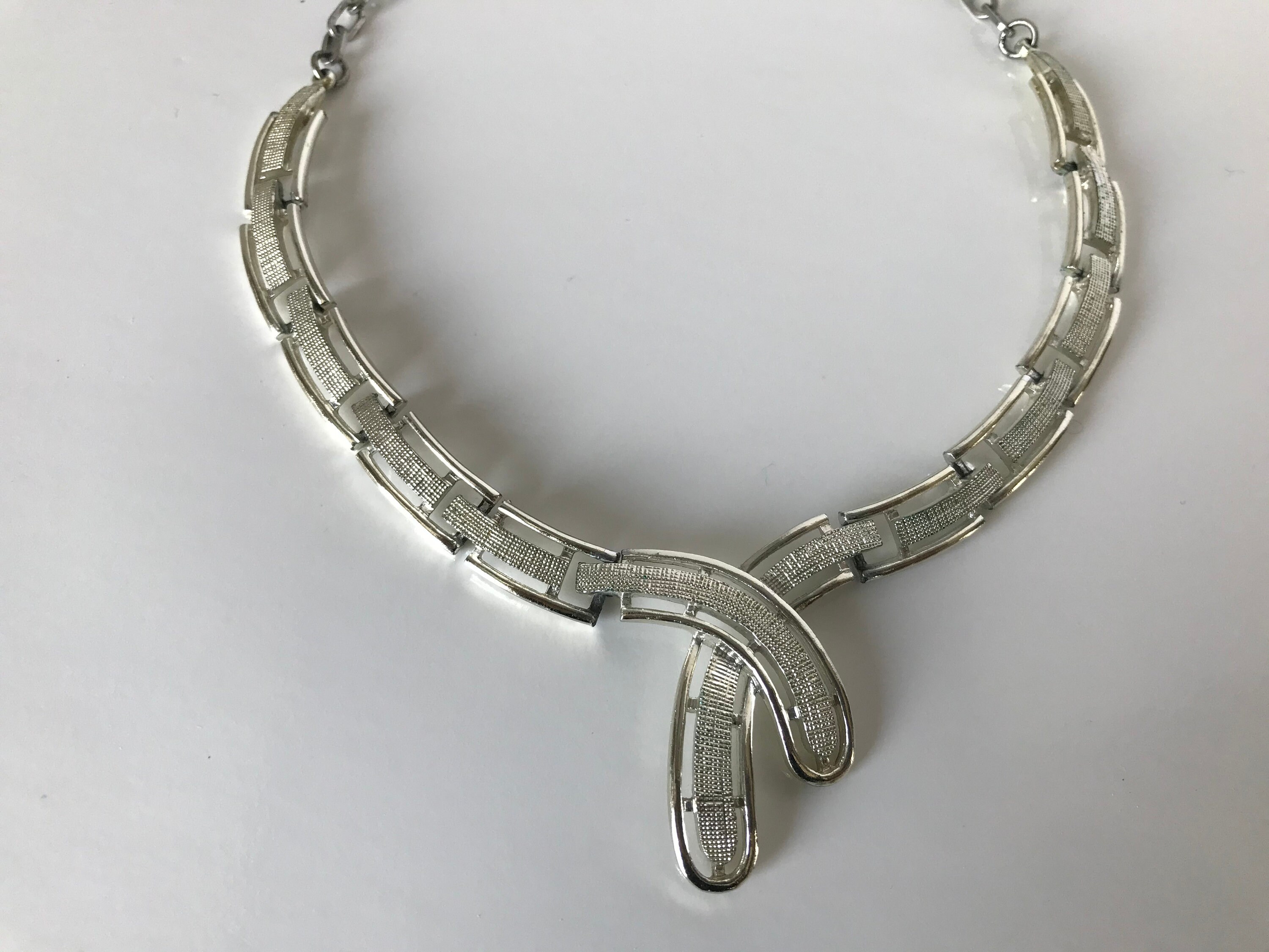 Vintage  Book Chain Link Cross Over Necklace Choker Silver Plated Necklace