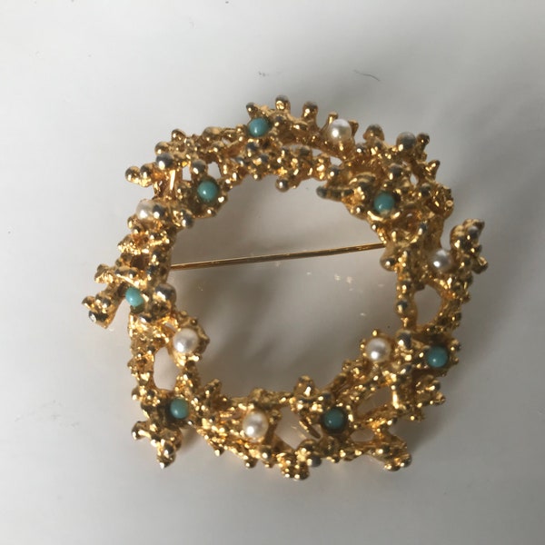 Modernist Brutalist Wreath Brooch Gilded Gold and Pearl Brooch 1960s in the style of Andrew Grima, Robert Larin, Bernard Chaudron