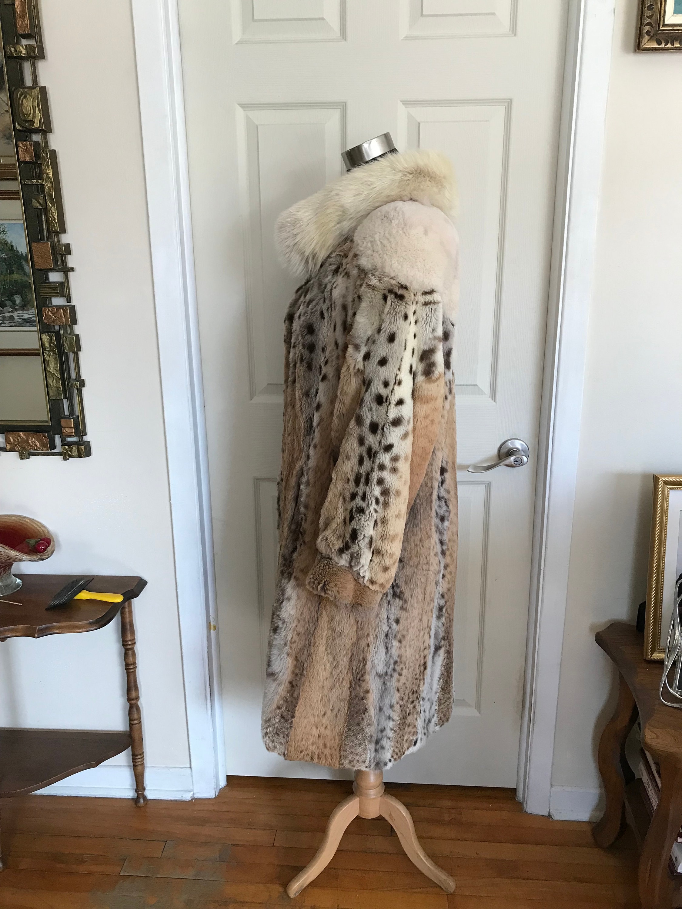 1980s Vintage Canadian Lynx Bobcat Original Fur Coat Mid Length