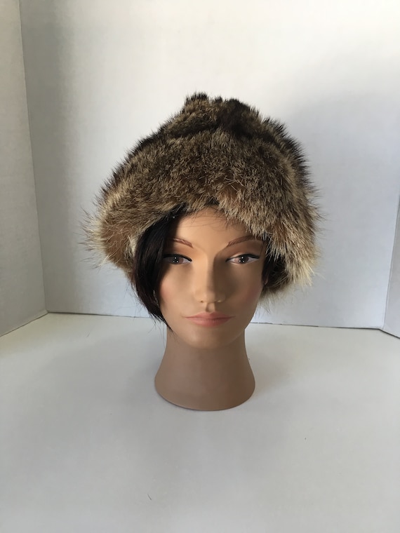 Vintage 1960s Raccoon Fur Unisex Hat with a Cente… - image 1