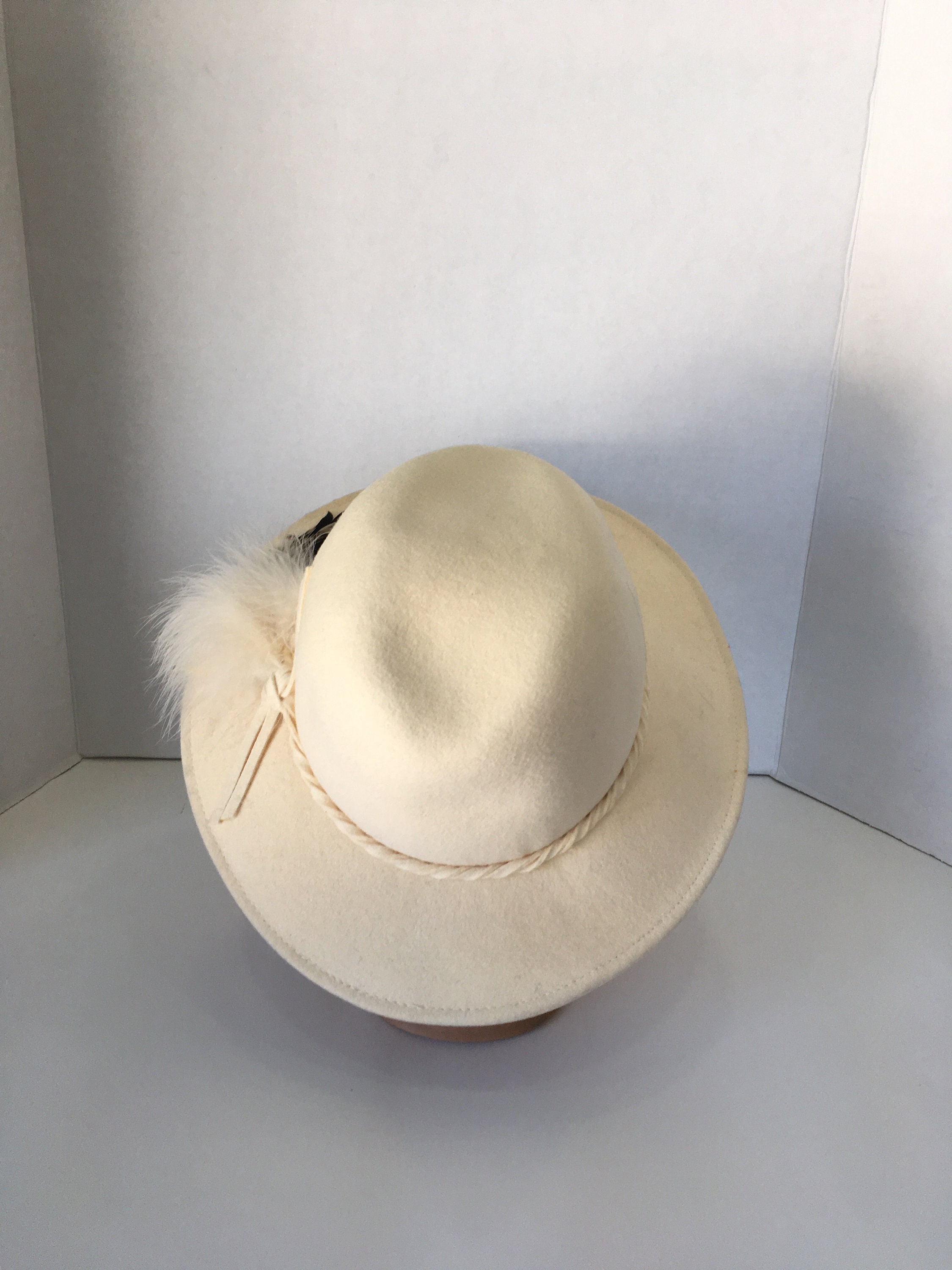 Vintage Doeskin Fedora Felt Hat Classic Hat With Pheasant  display picture 3