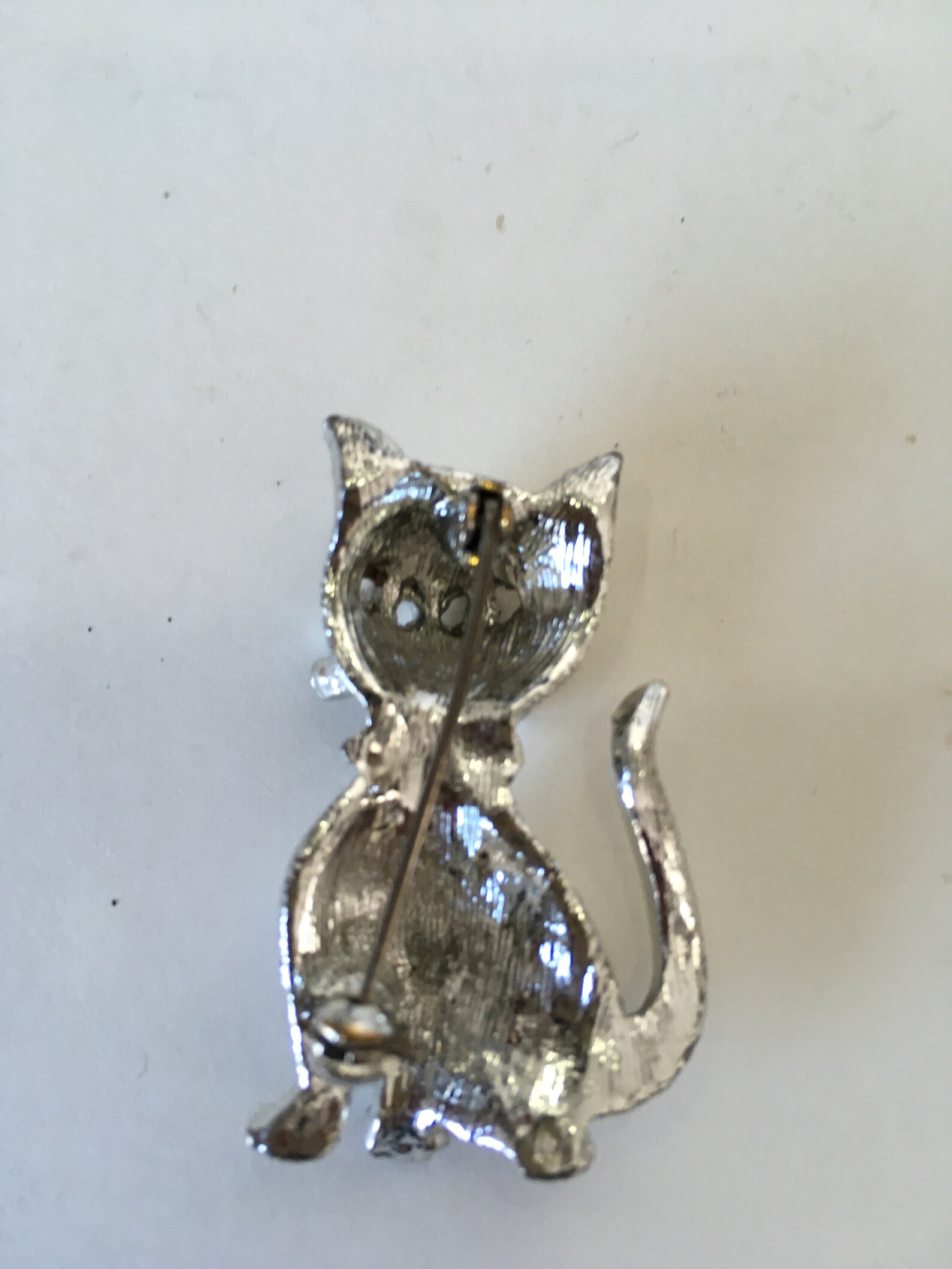 Broche en forme de papillon en pierre œil de chat bleu cobalt