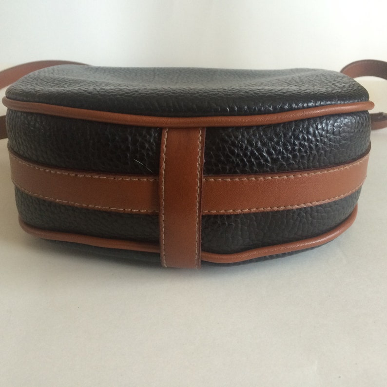 Vintage 1980/'s Guy Laroche Black /& Tan Leather-Look Saddle Style Shoulder Bag