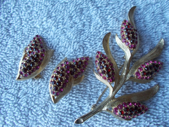 Vtg WEISS Branch Berries Brooch & Clip Earrings S… - image 2