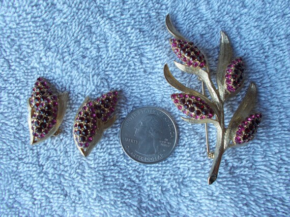 Vtg WEISS Branch Berries Brooch & Clip Earrings S… - image 3