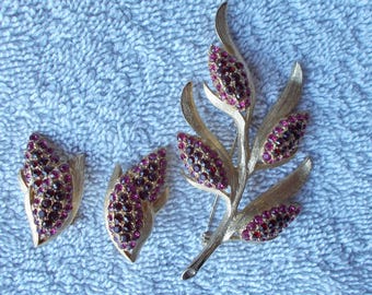 Vtg WEISS Branch Leaf Brooch & Clip Earrings Set Purple Red Rhinestones