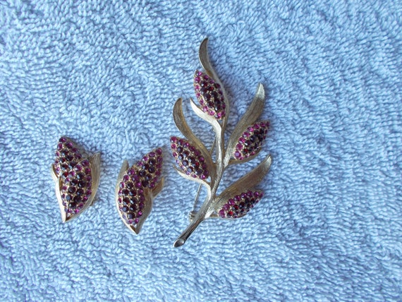 Vtg WEISS Branch Berries Brooch & Clip Earrings S… - image 1