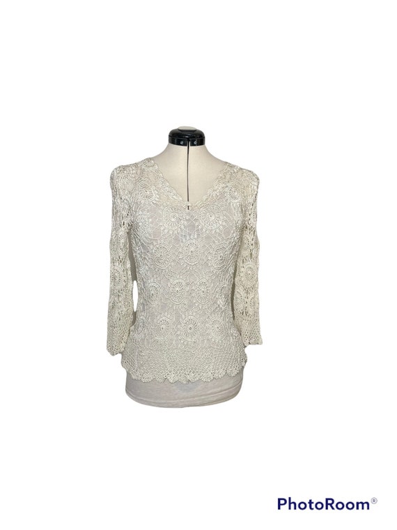 Beautiful cream stretchy floral crochet top by Jos