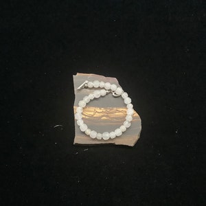 Flower shaped quartz bracelet