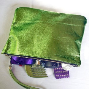 Cartera de mano de piel verde lima metalizada con bolsillo, 2 tamaños, monedero de piel suave, opción de tarjetero.