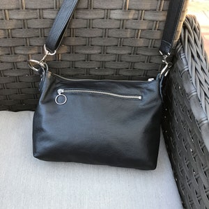 Kleine schwarze Ledertasche, Schulter-Crossbody, weiche schwarze Ledertasche, Futteroptionen, Reißverschlusstasche, Einstecktaschen, abnehmbarer Gurt, 2 Größen