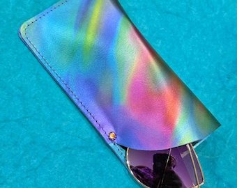 Estuche para gafas de lectura Liquid Prism Aurora de piel metalizada, funda para gafas de sol, forrado en ante, hecho a mano en Australia.