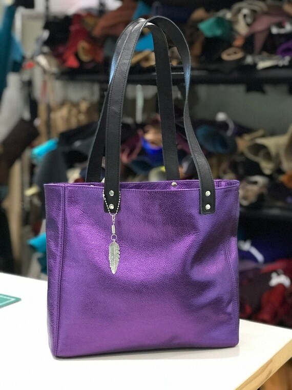 Medium leather tote