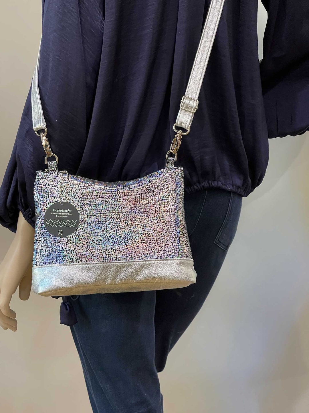 ショルダーバッグ・ポシェット ILLIGO Atypical Pocket Bag Silver NEW! Baggu CARGO SHOULDER BAG in Metallic Silver — Limited