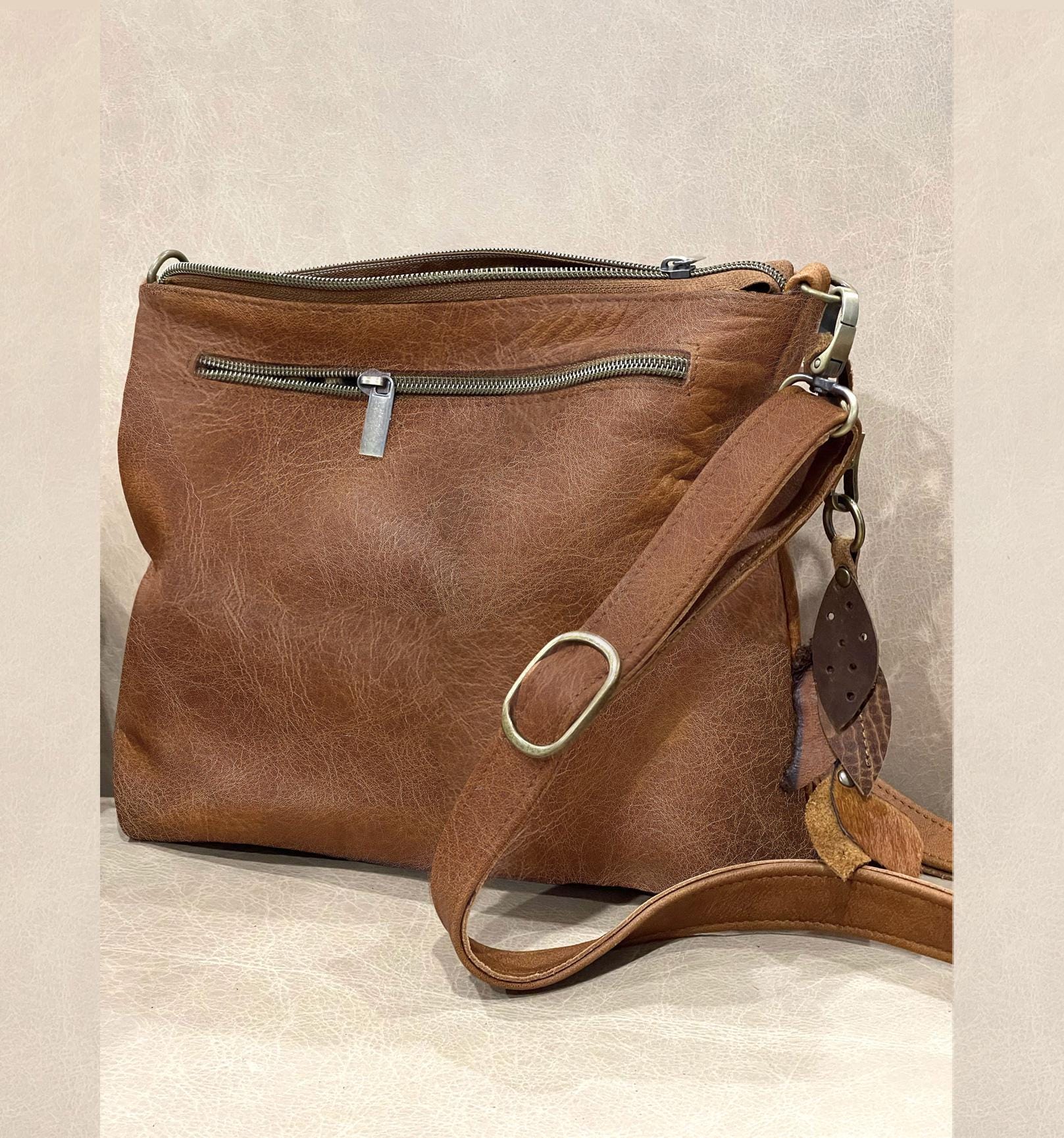 Natural Oak Tan Vintage Finish Leather Crossbody Bag, Soft  display picture 3
